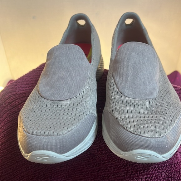 Skechers Women's Go Walk 4 Pursuit Walking Shoe, Light Grey, 10 - Picture 4 of 10